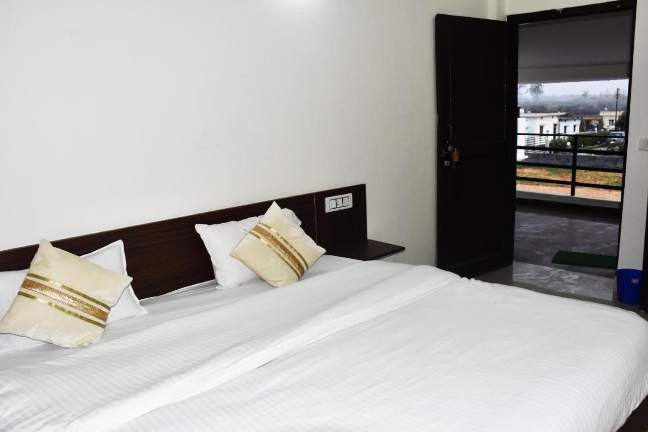 Corbett Bhavesh Home Stay Jhirna Екстериор снимка